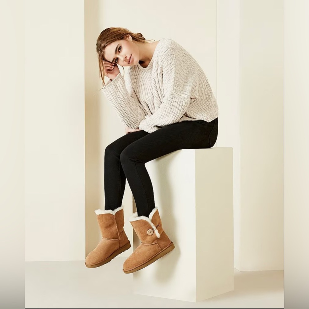 UGG Bailey Button II Mid-Calf Sherpa Sheepskin Suede Boots in Chestnut Size 7